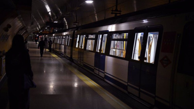 ep archivo   interior del metro de madrid durante el apagon que paralizo la red ferroviaria en
