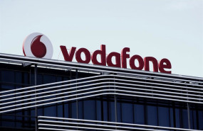 ep archivo   logo de vodafone en el edificio de la compania en madrid