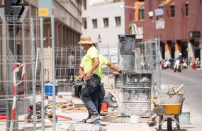 ep archivo   obreros en una construccion durante una ola de calor