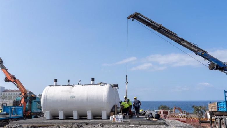 ep archivo operarios trabajan en las obras de instalacion de depositos de mezcla de agua ep archivo operarios trabajan en las obras de instalacion de depositos de mezcla de agua