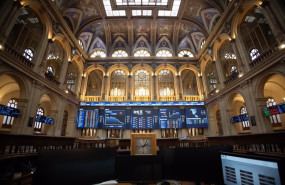 ep archivo paneles del ibex 35 en el palacio de la bolsa a 25 de octubre de 2023 en madrid espana ep archivo paneles del ibex 35 en el palacio de la bolsa a 25 de octubre de 2023 en madrid espana