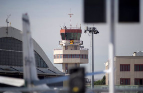 ep archivo   torre de control del aerodromo de cuatro vientos el dia de la operacion combinada entre