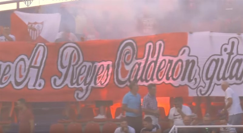ep biris norte saca una pancarta en homenaje a jose antonio reyes en el extremadura-sevilla