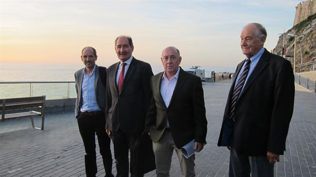 Brian Currin, Paul Ríos y miembros del GIC | Europa Press - Archivo ep brian currin paul riosmiembrosgic