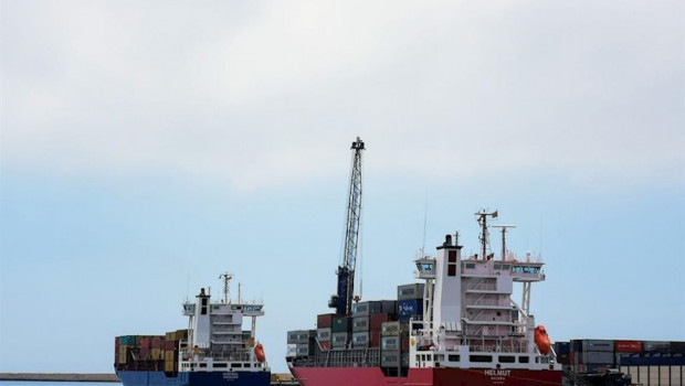 ep buques de mercancias en el puerto de almeria