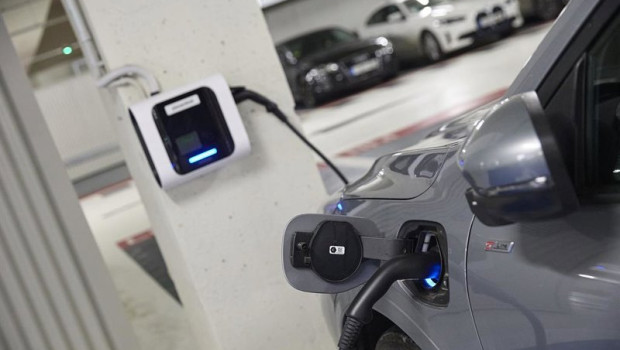 ep el gobierno aprueba las ayudas y la deduccion al irpf para la compra de vehiculos electricos