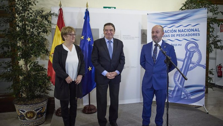 ep el ministro de agricultura luis planas el presidente de la fncp basilio otero y la secretaria