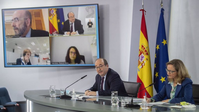 El ministro de Política Territorial y Función Pública, Miquel Iceta, y la vicepresidenta segunda y ministra de Asuntos Económicos y Transformación Digital, Nadia Calviño en una rueda de prensa para presentar el componente 11 del Plan de Recuperación. | EUROPA PRESS/A.Ortega.POOL - Europa Press ep el ministro de politica territorial y funcion publica miquel iceta y la vicepresidenta segunda y