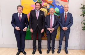 ep el ministro junto al secretario de estado tras la reunion con el director general adjunto de la