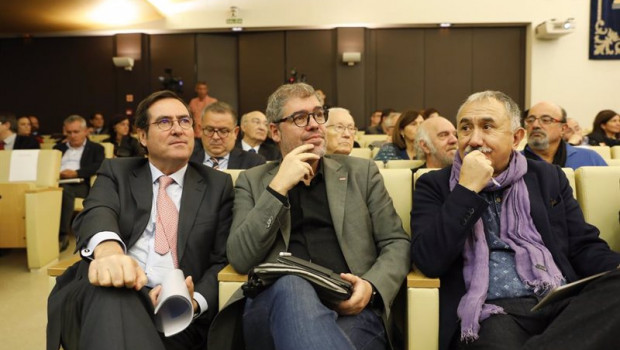 ep el presidente de la ceoe antonio garamendi el secretario general de ccoo unai sordo y el