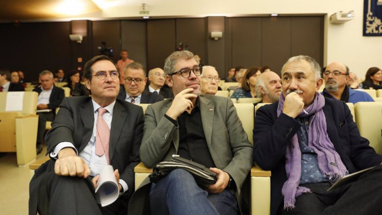 ep el presidente de la ceoe antonio garamendi el secretario general de ccoo unai sordo y el