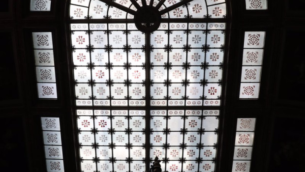 ep el reloj de la bolsa de 4 esferas en el palacio de la bolsa de madrid