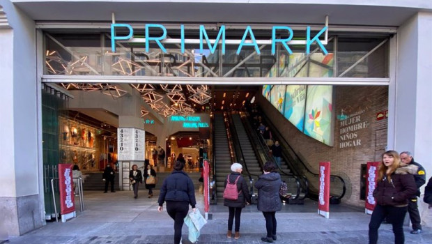 ep entrada principal de la tienda primark en gran via tras incrementar un 15 el sueldo de sus