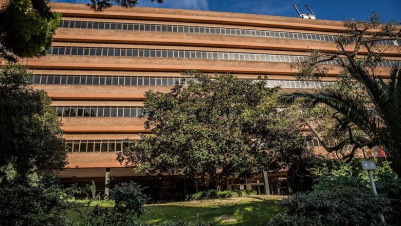 Exterior del Departamento de Educación de la Generalitat de Catalunya, ubicado en la Vía Augusta de Barcelona. | DAVID ZORRAKINO/EUROPA PRESS - Archivo ep exterior del departamento de educacion de la generalitat de catalunya ubicado en la via augusta