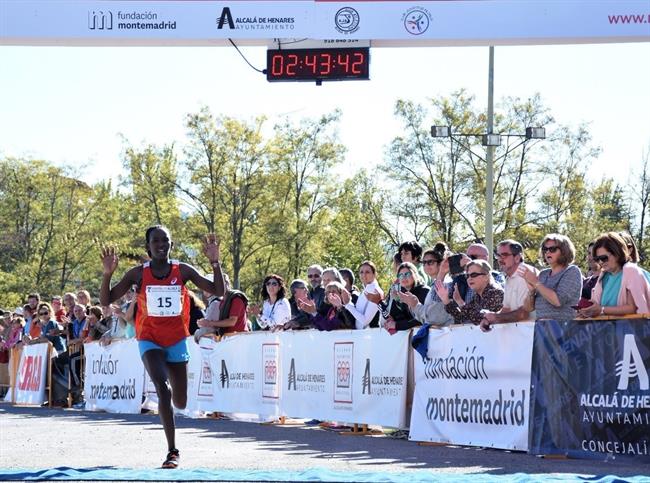 Ganadora categoría femenina II Maratón Internacional | AYUNTAMIENTO ALCALÁ DE HENARES ep ganadora categoria femenina ii maraton internacional