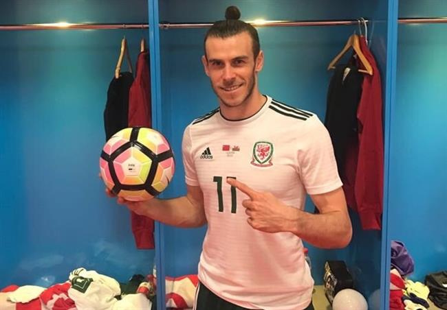 ep gareth bale celebra su hat trick con gales