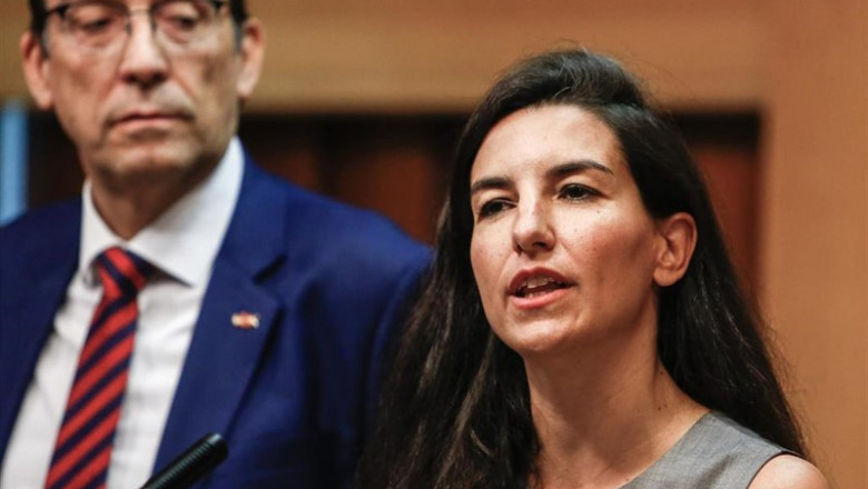 Imagen de archivo de la portavoz de Vox en la Asamblea de Madrid, Rocío Monasterio, acompañada del vicepresidente tercero de la Mesa de la Asamblea de Madrid, José Ignacio Arias Moreno. | Ricardo Rubio - Europa Press ep imagenarchivola portavozvoxla asambleamadrid rocio monasterio acompanadavicepresidente tercerola mesala asambleamadrid jose ignacio arias moreno