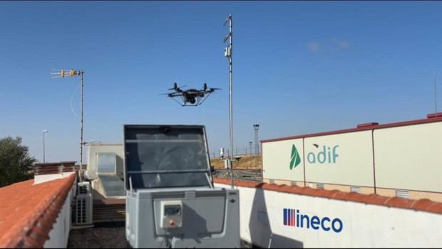 ep ineco primera entidad autorizada en espana para operar drones nido en inspeccion ferroviaria