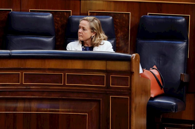 https://img.s3wfg.com/web/img/images_uploaded/e/e/ep_la_ministra_de_economia_nadia_calvino_durante_el_pleno_del_congreso_del_20_de_mayo_de_2020.jpg