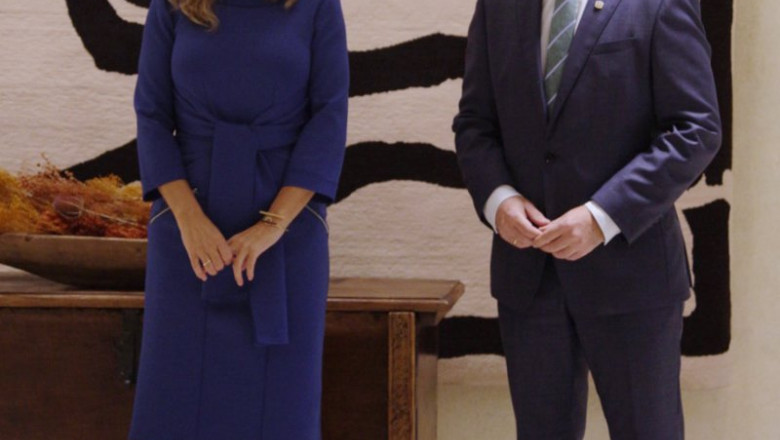 ep la ministra de trabajo y economia social yolanda diaz y el lehendakari inigo urkullu posan en una ep la ministra de trabajo y economia social yolanda diaz y el lehendakari inigo urkullu posan en una