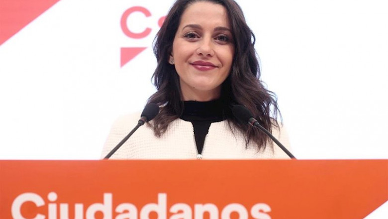 La portavoz de Ciudadanos en el Congreso, Inés Arrimadas, posa momentos antes de ofrecer una rueda de prensa tras una reunión de la Comisión Gestora de Ciudadanos con la dirección del grupo parlamentario del partido en el Congreso de los Diputados, en la | Eduardo Parra - Europa Press ep la portavoz de ciudadanos en el congreso ines arrimadas posa momentos antes de ofrecer una rueda