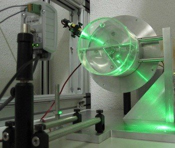 Laboratorio de óptica de la UNED con el que se probó y puso en práctica el mecanismo implementado en la plataforma de Stanford | UNED ep laboratorio de optica de la uned con el que se probo y puso en practica el mecanismo implementado