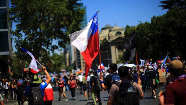ep marcha por el centro de santiago de chile durante la jornada de huelga general contra el gobierno