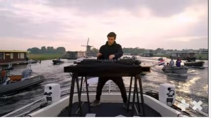 ep martin garrix sorprende con un concierto sobre el rio ep martin garrix sorprende con un concierto sobre el rio