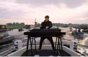 ep martin garrix sorprende con un concierto sobre el rio