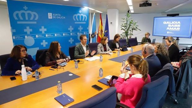 ep reunion de alfonso villares y otros responsables de la conselleria do mar con una delegacion de