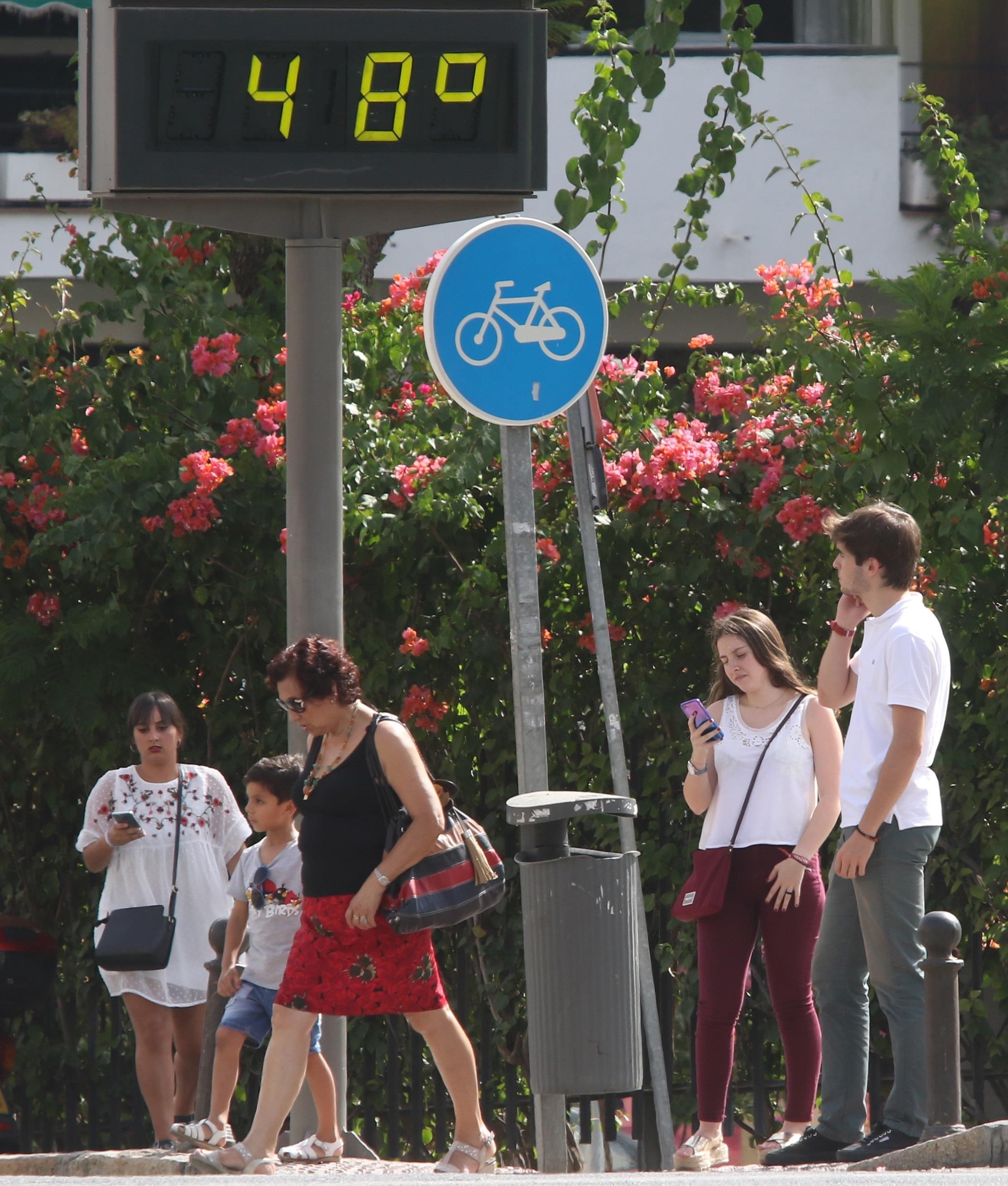 Termómetro con altas temperaturas durante la ola de calor en Sevilla | EUROPA PRESS ep termometroaltas temperaturas duranteolacalorsevilla