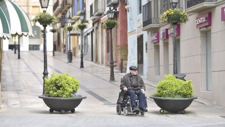 ep un hombre en silla de ruedas en el cuarto dia laborable del estado de alarma por coronavirus en ep un hombre en silla de ruedas en el cuarto dia laborable del estado de alarma por coronavirus en