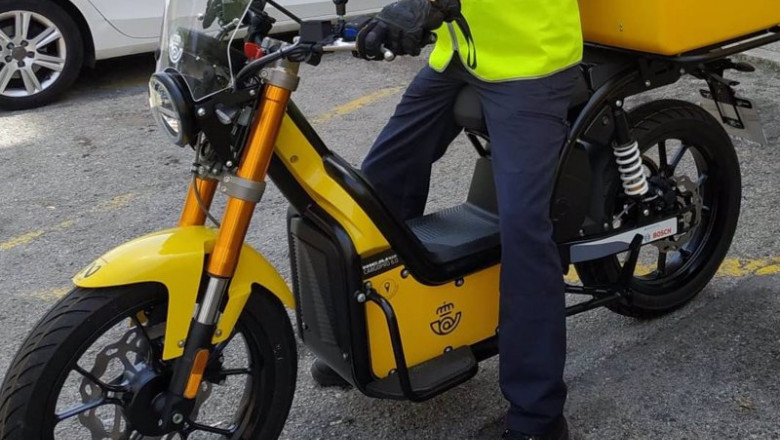 ep archivo cartero de correos en moto ep archivo cartero de correos en moto