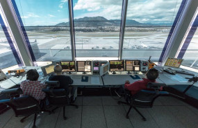 ep archivo   controladores de enaire en la torre de control de malaga