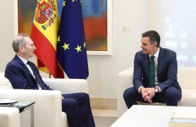 ep archivo   de izquerda a derecha el presidente de amazon andy jassy y el presidente del gobierno