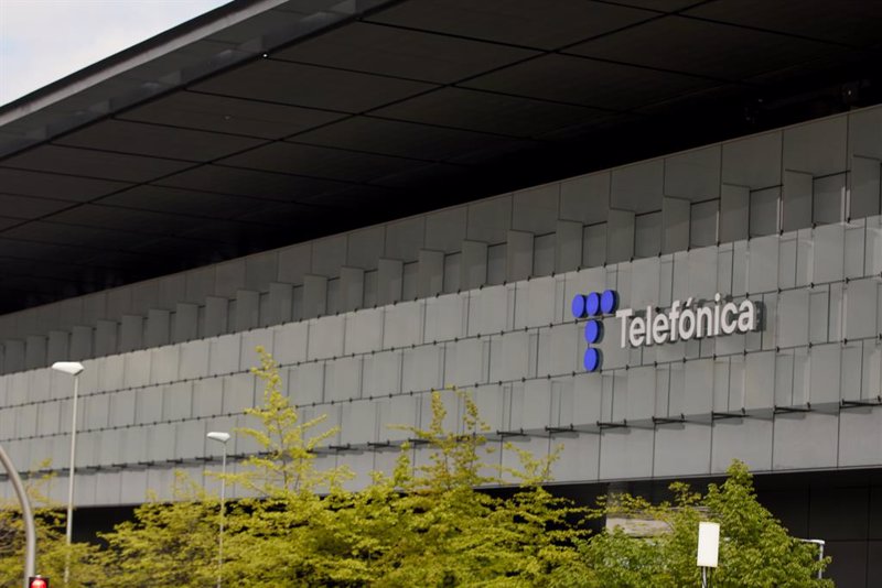 Telefónica lanza una oferta de recompra por tres bonos que suman 3.250 millones