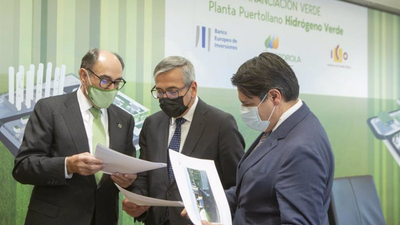 ep archivo   el bei y el ico firman con iberdrola una financiacion de 88 millones para el desarrollo