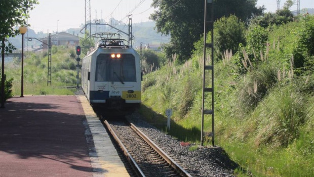 ep archivo   el tren llega a una estacion