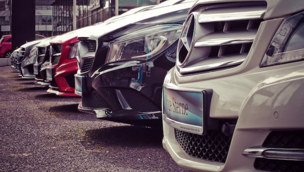 ep archivo   imagen de vehiculos de un concesionario que utiliza la plataforma motoreto