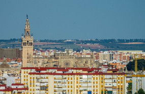 ep archivo   la giralda y la catedral sevilla foto aerea archivo