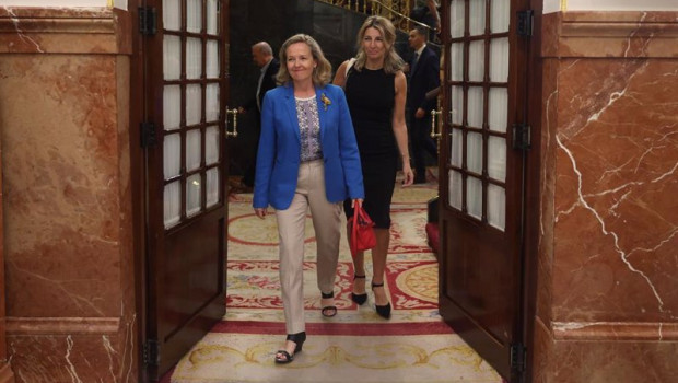 ep archivo   la vicepresidenta primera y ministra de asuntos economicos nadia calvino i y la