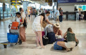 ep archivo   pasajeros con maletas en el aeropuerto adolfo suarez madrid barajas a 14 de agosto de
