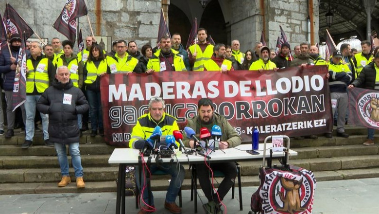 ep archivo   rueda de prensa del comite de empresa de maderas llodio