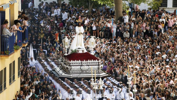 ep archivo salida procesional de nuestro padre jesus cautivo por las calles de malaga ep archivo salida procesional de nuestro padre jesus cautivo por las calles de malaga