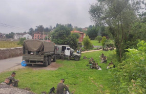 ep archivo   soldados del ejercito en una pausa de sus maniobras en villaviciosa