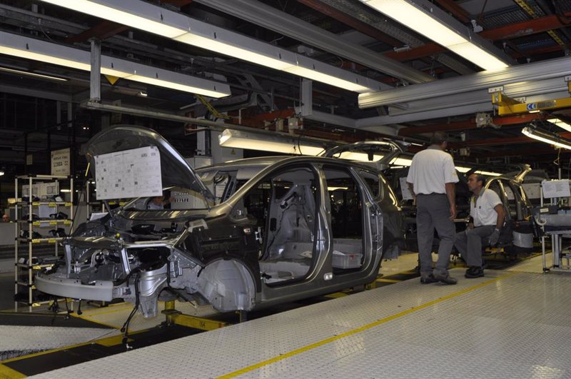 La falta de semiconductores obliga a parar la planta de Stellantis en Zaragoza