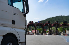 ep archivo   un camion llega a un peaje de la ap   68 a 21 de julio de 2026 en el pais vasco