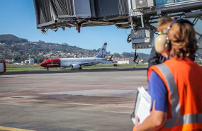 ep avion de norwegian en el aeropuerto tenerife norte