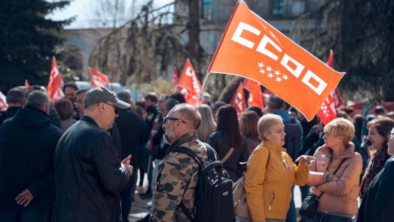 ep banderin de ccoo en una manifestacion en una imagen de archivo ep banderin de ccoo en una manifestacion en una imagen de archivo