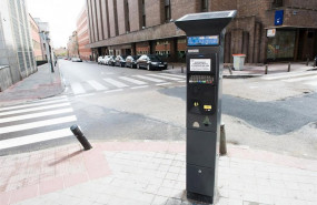 ep cartel en un parquimetro el que se indica la suspension temporal del servicio ser